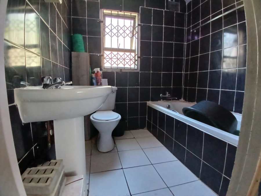 2 Bedroom Property for Sale in Mdantsane Nu 16 Eastern Cape